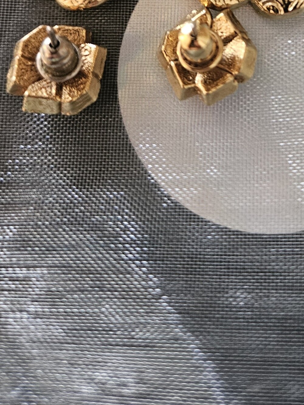 Vintage Avon Gold Floral Multi color pastel Stud Earrings - Women Jewelry - Picture 3 of 3